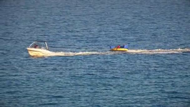 乘坐摩托艇 — 图库视频影像