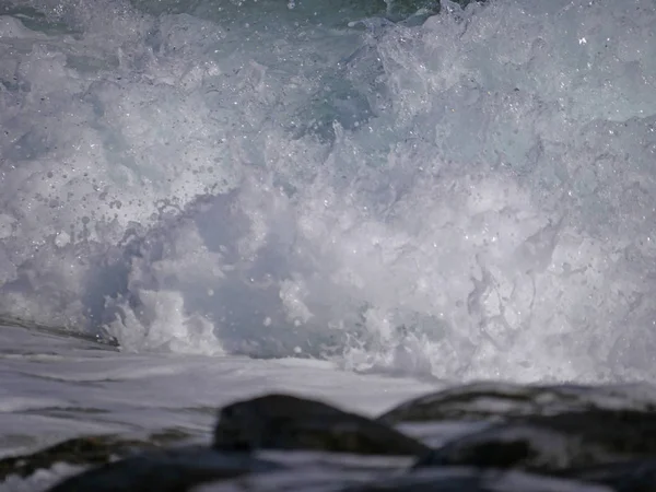 Waves Crashing Rock — Stock Photo, Image