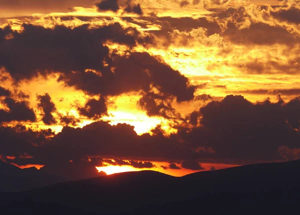 Schöner Goldener Sonnenuntergang Himmel Landschaft — Stockfoto