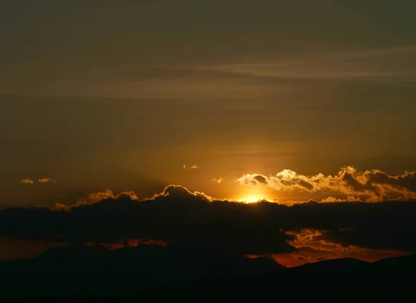 Hermoso Cielo Dorado Atardecer Paisaje — Foto de Stock