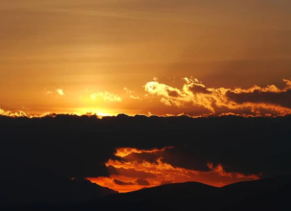 Hermoso Cielo Dorado Atardecer Paisaje — Foto de Stock