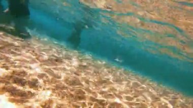 Kız tanga sualtı 4 k oyun