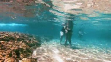 Kız tanga sualtı 4 k oyun
