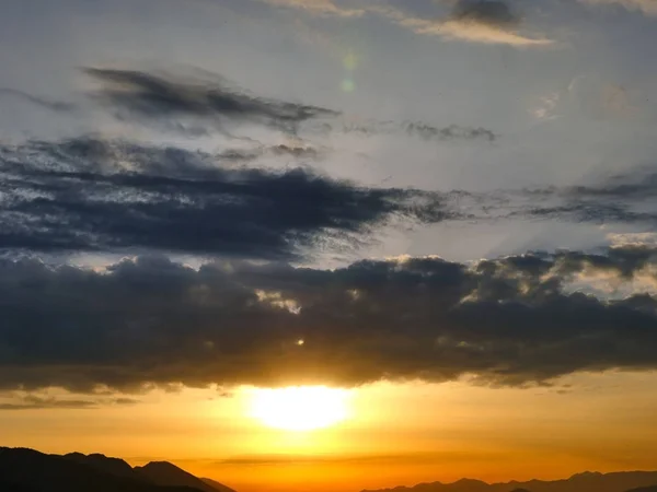 Bela Paisagem Céu Pôr Sol Dourado — Fotografia de Stock