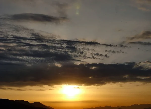 Красивий Золотого Заходу Сонця Небо Пейзаж — стокове фото