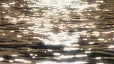 Gün doğumu altın deniz yavaş çekim 4k