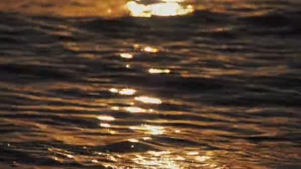 Ανατολή χρυσή θάλασσα αργή κίνηση 4k — Αρχείο Βίντεο