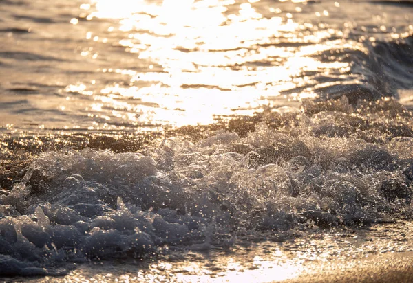 Волна Всплеск Морского Пляжа Близко Макро Восход Солнца — стоковое фото