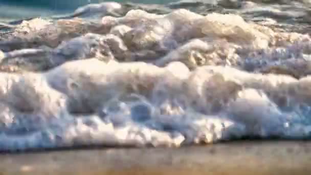 Ola de playa macro cámara lenta — Vídeo de stock