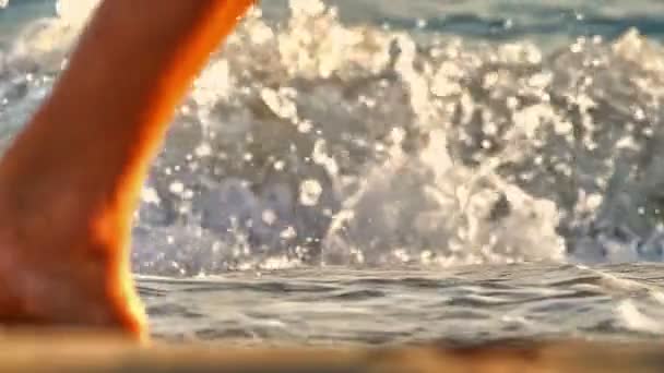 Spiaggia onda macro rallentatore — Video Stock