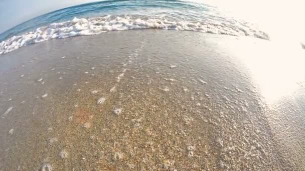 Ola de playa macro cámara lenta — Vídeo de stock