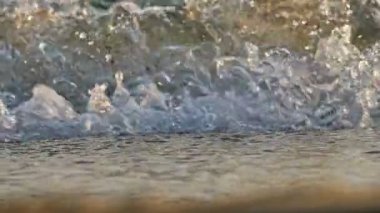 Sahil dalgası makro ağır çekim 4k