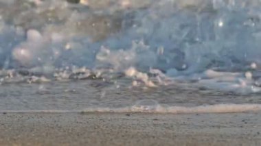 Sahil dalgası makro ağır çekim 4k