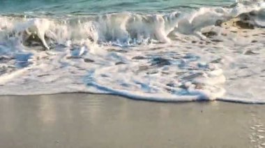 Sahil dalgası makro ağır çekim 4k