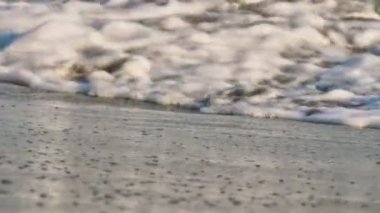 Sahil dalgası makro ağır çekim 4k