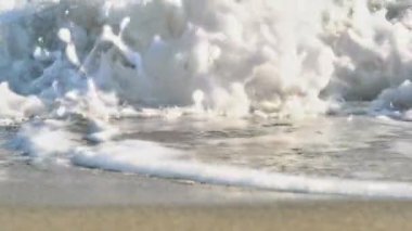 Sahil dalgası makro ağır çekim 4k