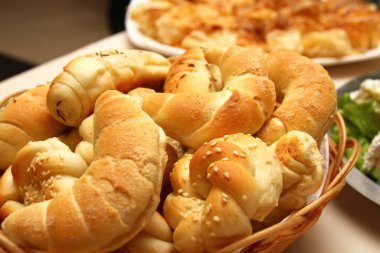 Masada sosisli börek var.