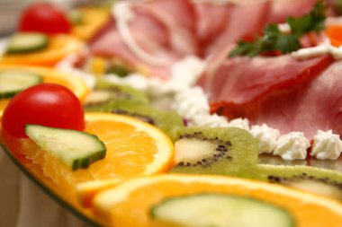 Yemek servisi masasında, makroyu kapat.