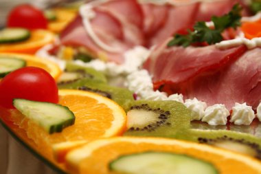 Yemek servisi masasında, makroyu kapat.