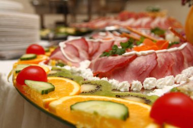 Yemek servisi masasında, makroyu kapat.