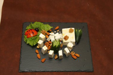 Süsleme beyaz peynir servis tahtası, makroyu kapat