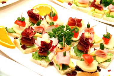 Yemek servisi masasında, makroyu kapat.