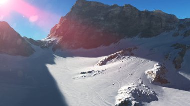 Dağ Karlı Güneş Işığı çizimi, 3D görüntüleme