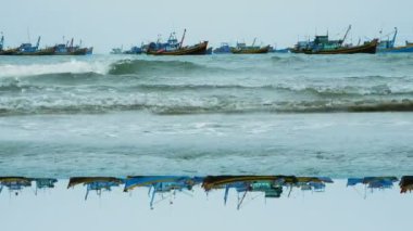 Video işleme Rüzgarlı deniz ile bükme ve tekneler Vietnam, MUI Ne nakliye