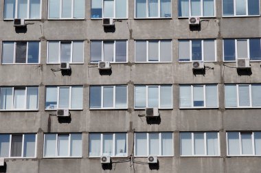 bir çok katlı bina yakın çekim windows