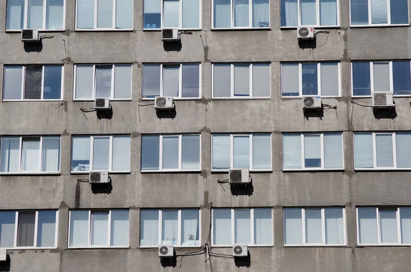 bir çok katlı bina yakın çekim windows