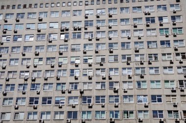 bir çok katlı bina yakın çekim windows