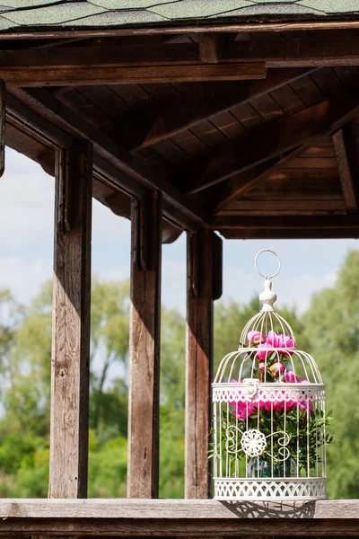 美しい花屋外ケージ — ストック写真