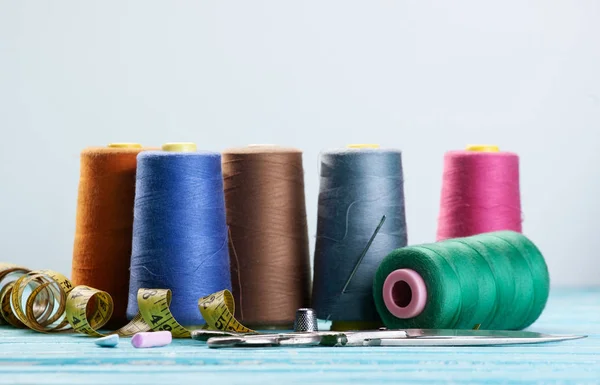 Threads in coils on the background of wooden painted boards — Stock Photo, Image