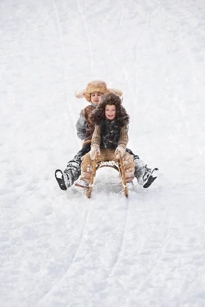 Two Boys Sledding Mountain Warm Winter Day — Stock Photo, Image