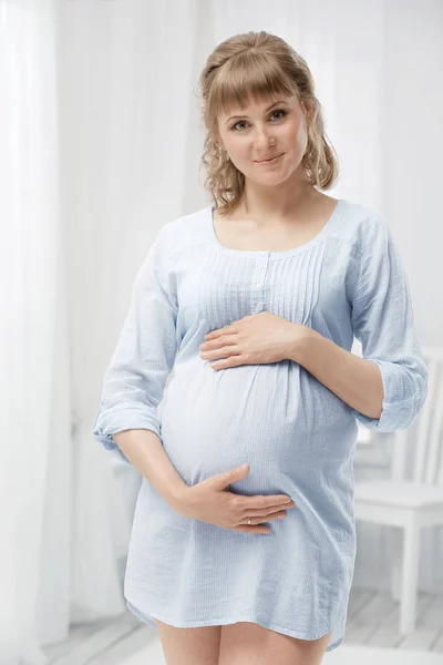 Porträtt Ung Gravid Kvinna Inre — Stockfoto