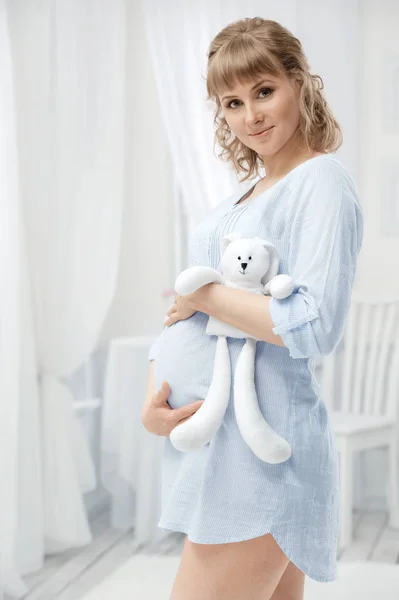 Retrato Una Joven Embarazada Interior —  Fotos de Stock