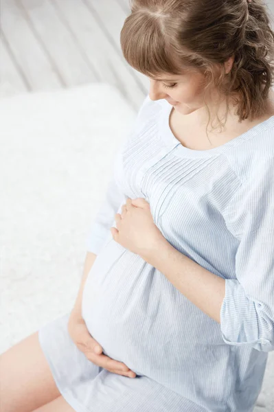 Porträtt Ung Gravid Kvinna Inre — Stockfoto