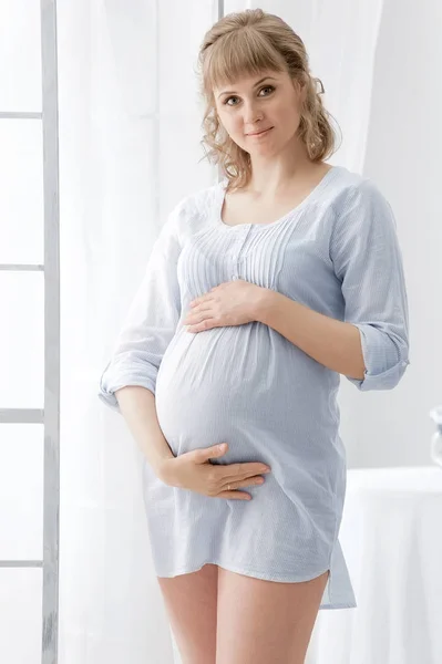 Porträtt Ung Gravid Kvinna Inre — Stockfoto