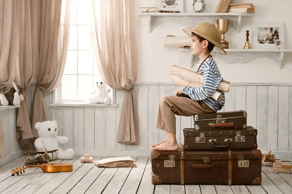 Portrait of a boy in an image of the traveler — Stock Photo, Image