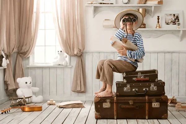 Retrato de un niño en una imagen del viajero —  Fotos de Stock