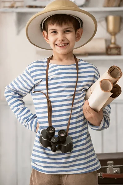 Portrait of a boy in an image of the traveler — Stock Photo, Image