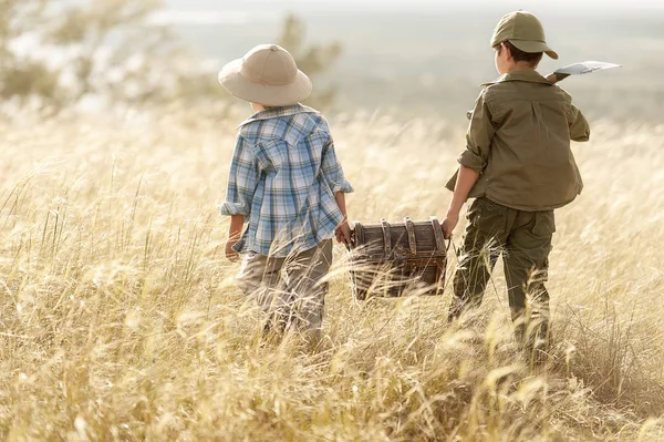 Petits chasseurs de trésors — Photo