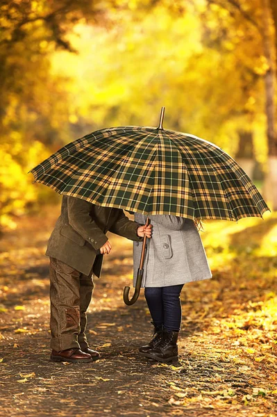 Autumn romantic girl and boy — Stock Photo, Image