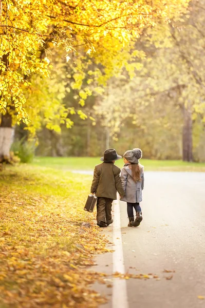 Autumn romantic journey of two young children — Stock Photo, Image