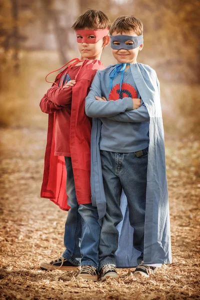 Портрет мальчика-супергероя — стоковое фото