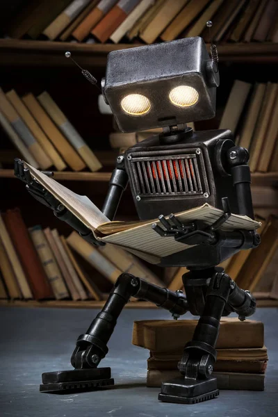 Robot lit le livre — Photo