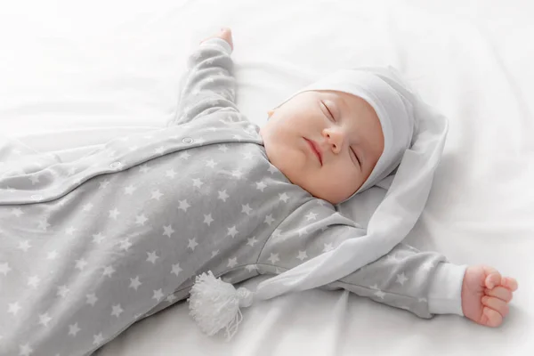 Carino Dormire Bambino Nel Letto — Foto Stock