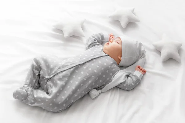 Bonito Bebê Adormecido Cama — Fotografia de Stock