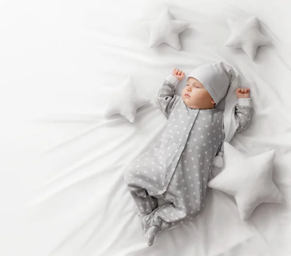 Leuke Slapende Baby Het Bed — Stockfoto