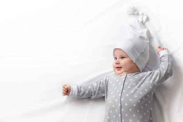 Bébé Souriant Mignon Lit Après Sommeil — Photo